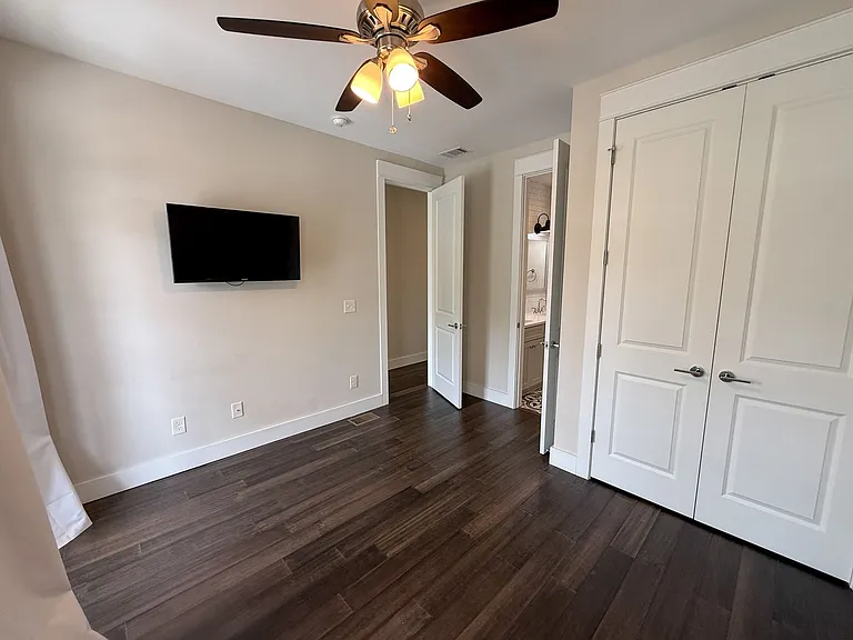 517 W Wright St — Photo 19