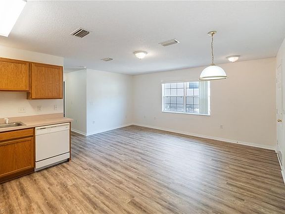 4th image of 502 Paulling Dr