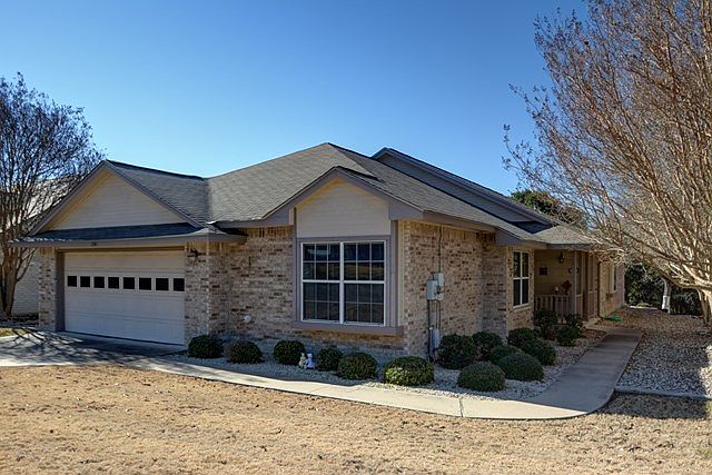 1st image of 1261 Victory Ln