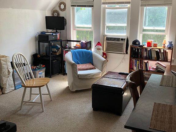 Living room (furnishings are from prior tenant)