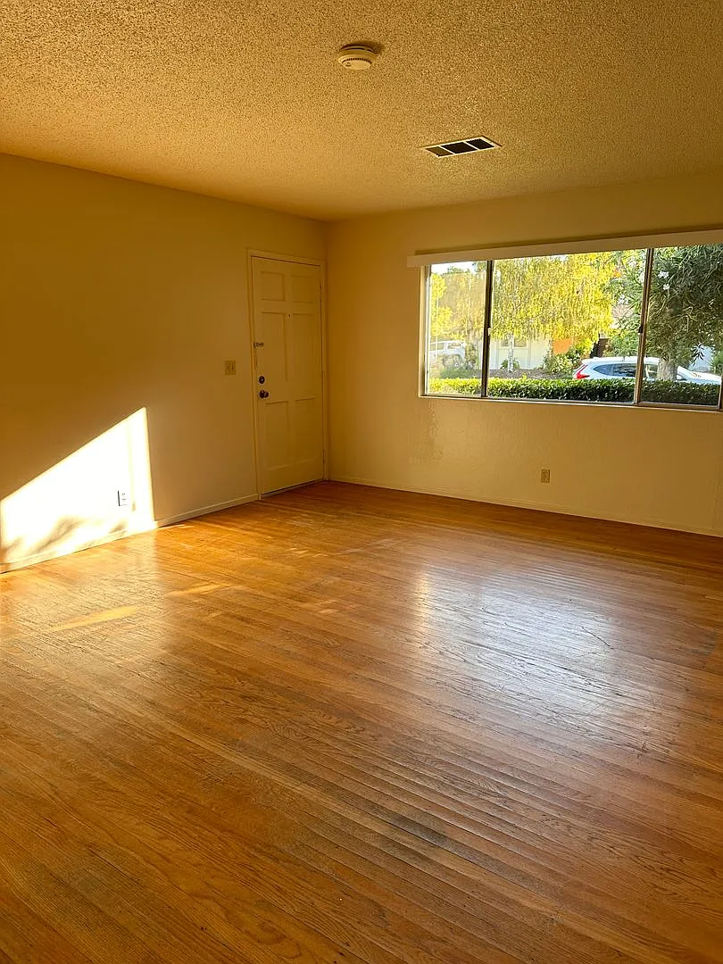 Pet Friendly Home Nestled in Quiet Neighborhood-First 2 Month's Rent free — Photo 4