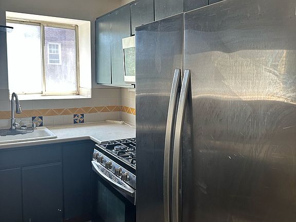 3rd image of 7630 Grand Central Pkwy APT 3