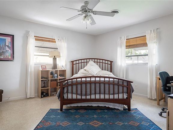 5th image of 523 E Davis Blvd