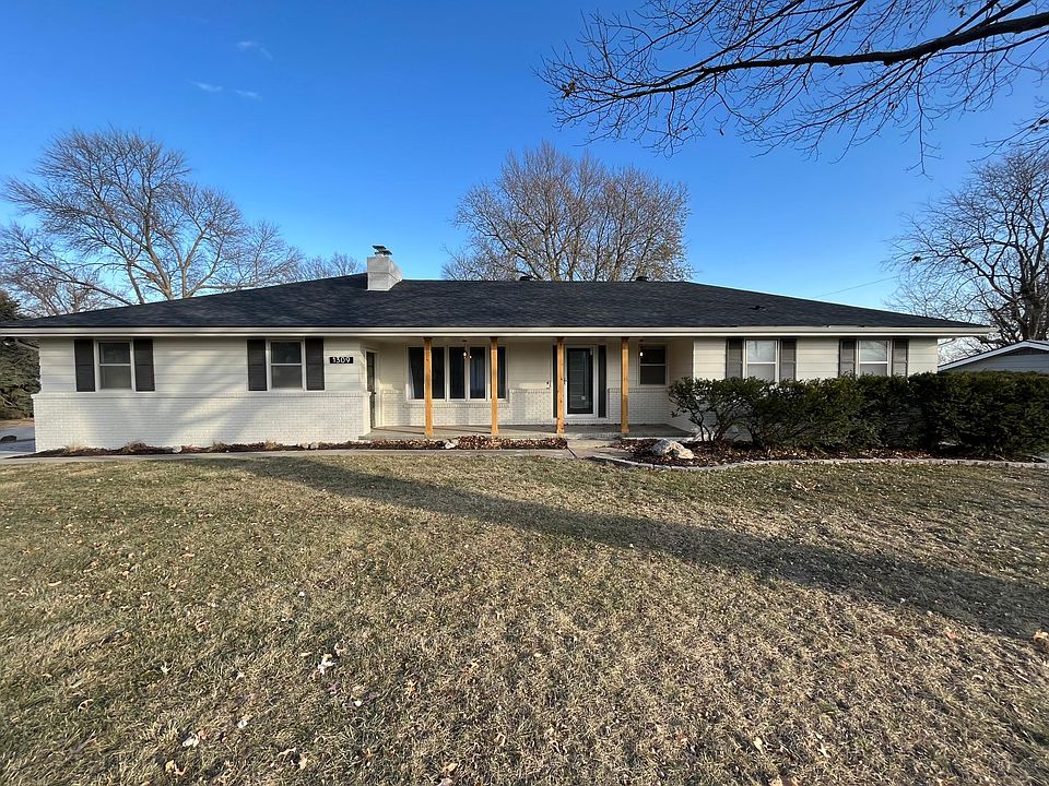 1st image of 1309 S 165th Ave