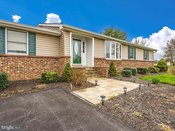 3rd image of 4939 Tall Oaks Dr
