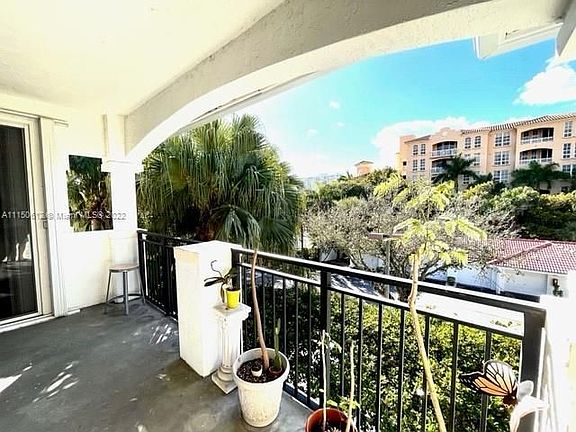 3rd image of 3115 NE 184th St APT 4304