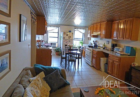 3rd image of 654 10th St #3