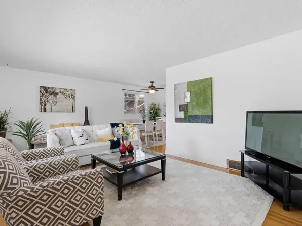3248 Bearspaw Dr NW, Calgary, AB T2L 1T3