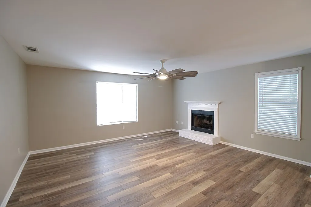 3 bed, 2.0 bath, 1364 sqft, $1,500 — Photo 4