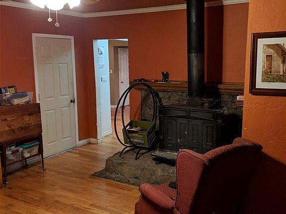 5th image of 84 Manville Ave