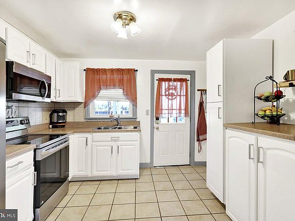 5th image of 2143 Fruitville Pike