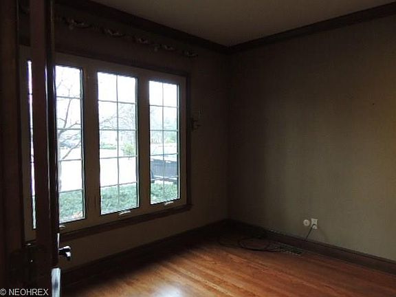 4th image of 1627 Queens Ct