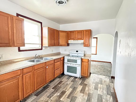 5th image of 504 Adams St
