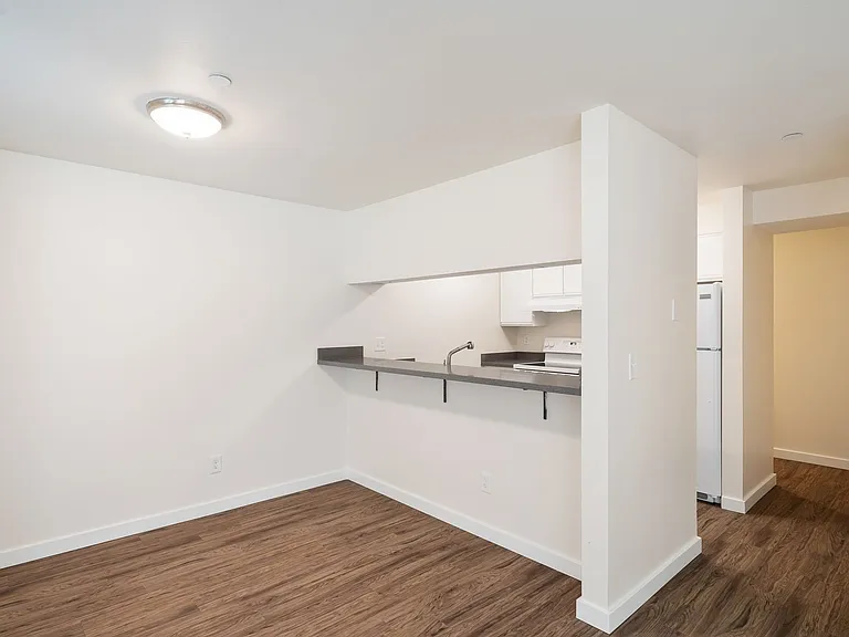 Daniels Apartments — Photo 13