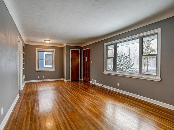 3rd image of 1684 Montana Ave E