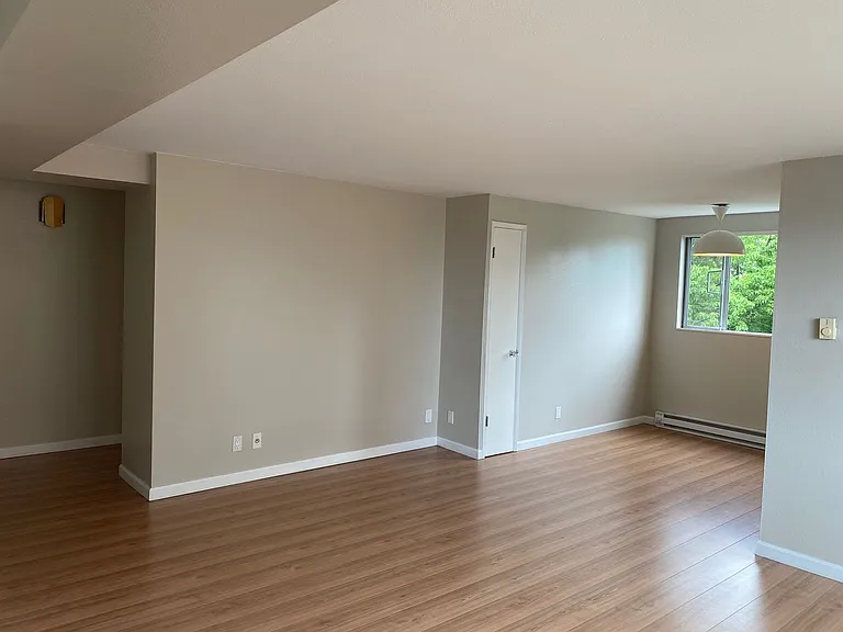 2020 Building — Photo 17