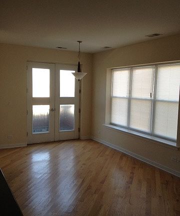 5th image of 3611 W Montrose Ave #501