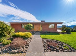 1404 Willow St, Myrtle Point, OR 97458