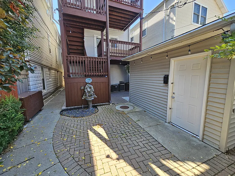 1140 W Barry Ave #1 — Photo 20