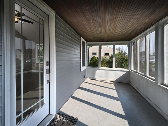 3rd image of 129 S Delorenzi Ave