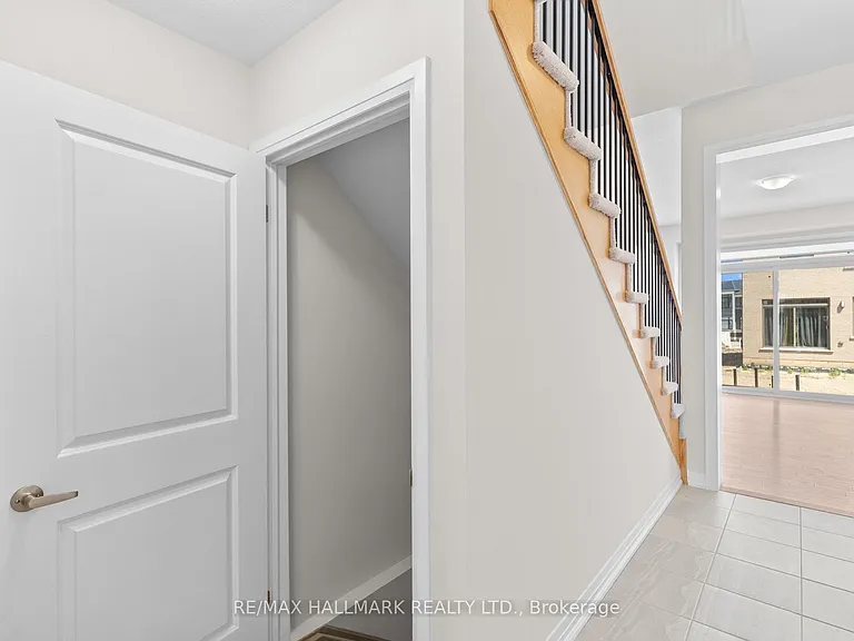 16 Crossmore Cres — Photo 21