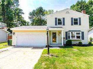 692 Robin Dr, Eastlake, OH 44095