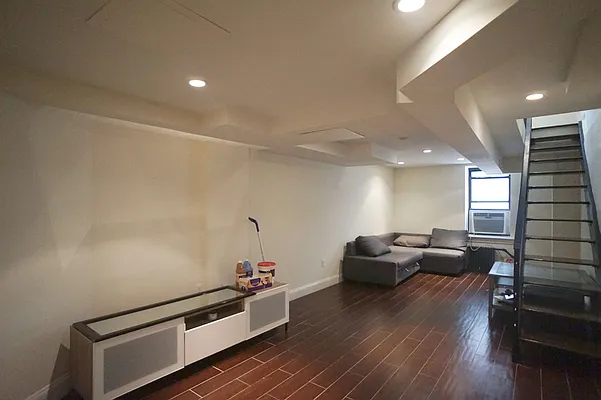 Rented by Compass | media 39