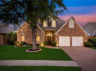 844 Canyon Crest Dr, Irving, TX 75063