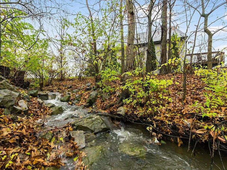 2nd image of 1217 Pebble Brook Dr