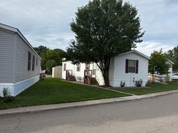 2704 Cour Regis St, Saint Clair, MI 48079