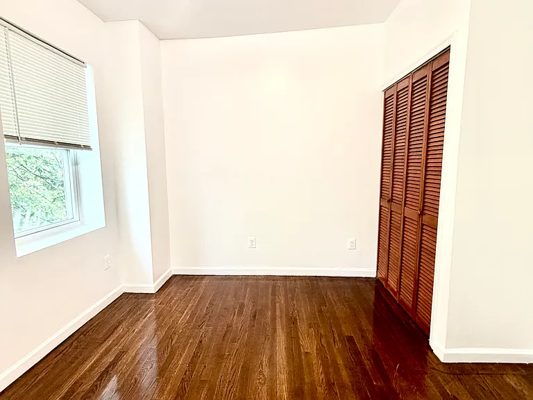 1829 N Port St — Photo 14