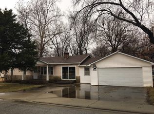 1011 N Adams St, Nevada, MO 64772