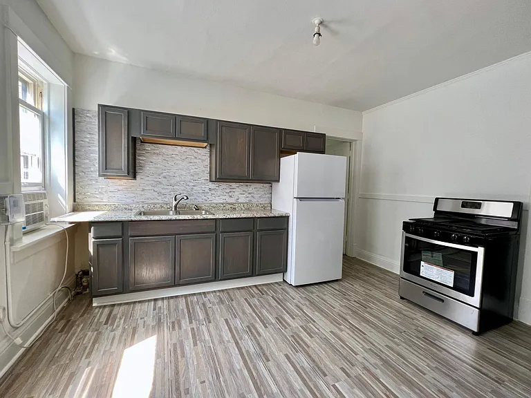 2324 Atwood Ave #1 — Photo 13
