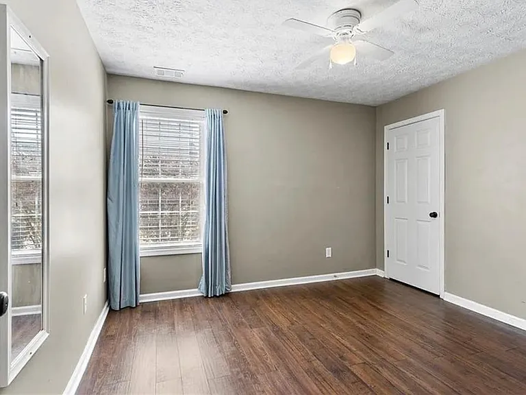 4015 Delamar Dr — Photo 21