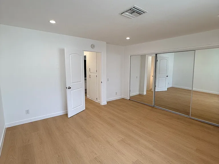 921 10th St. — Photo 37