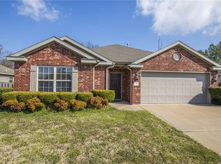 431 E McCann Rd, Rogers, AR 72758
