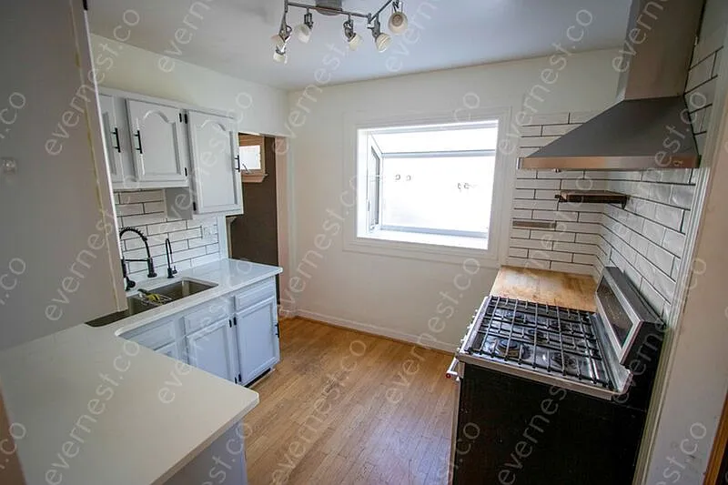 1557 Leroy St photo 1