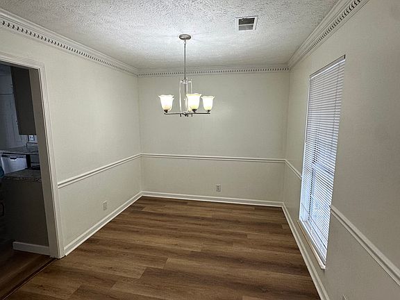 4th image of 121 Southampton Ct