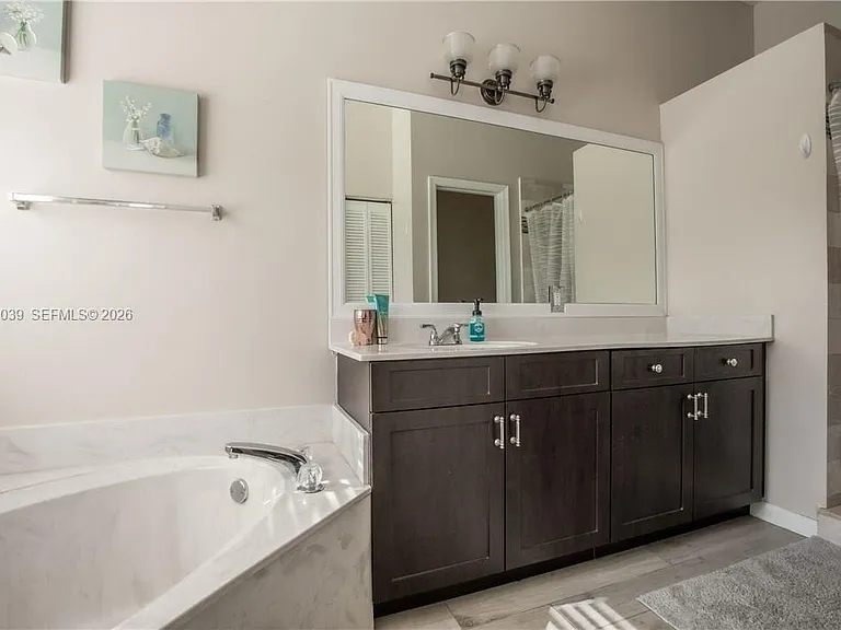 777 Tanglewood Cir — Photo 15