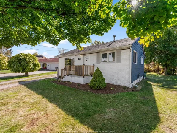 1355 Sprucewood Ave, Lasalle, ON N9J 1X4