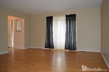 2nd image of 301 Harbour Pointe Dr