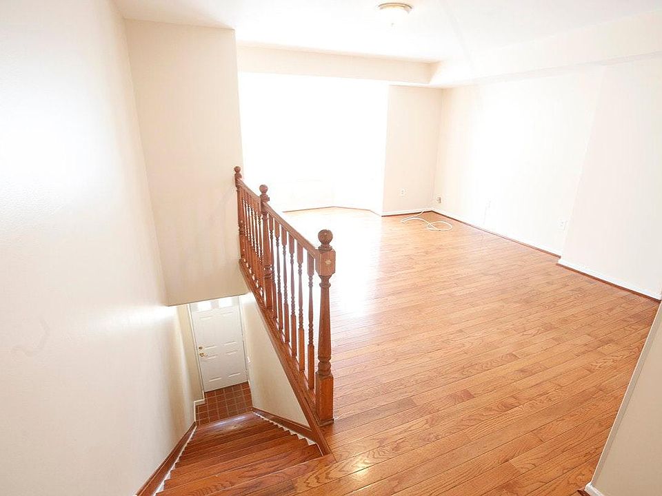 Apt entrance