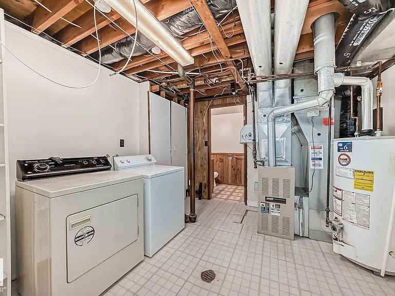 37 Sheridan Dr — Photo 19