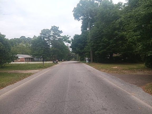 4th image of 1605 Woodley Rd