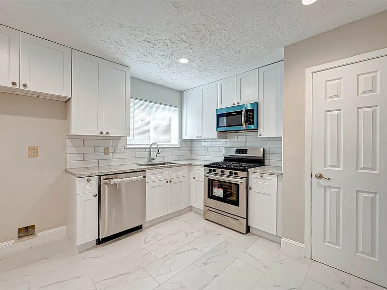 6802 Glenray Dr — Photo 16