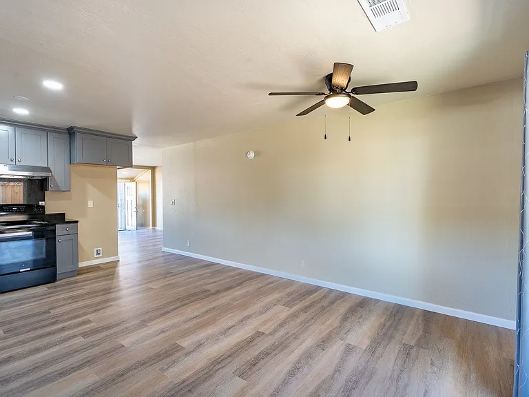 1525 Jasmine Way — Photo 6