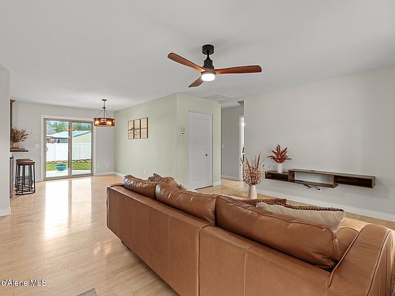 3rd image of 9938 N Hillview Dr