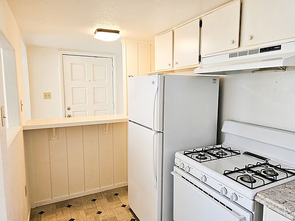 4th image of 124 1/2 W Arroyo St