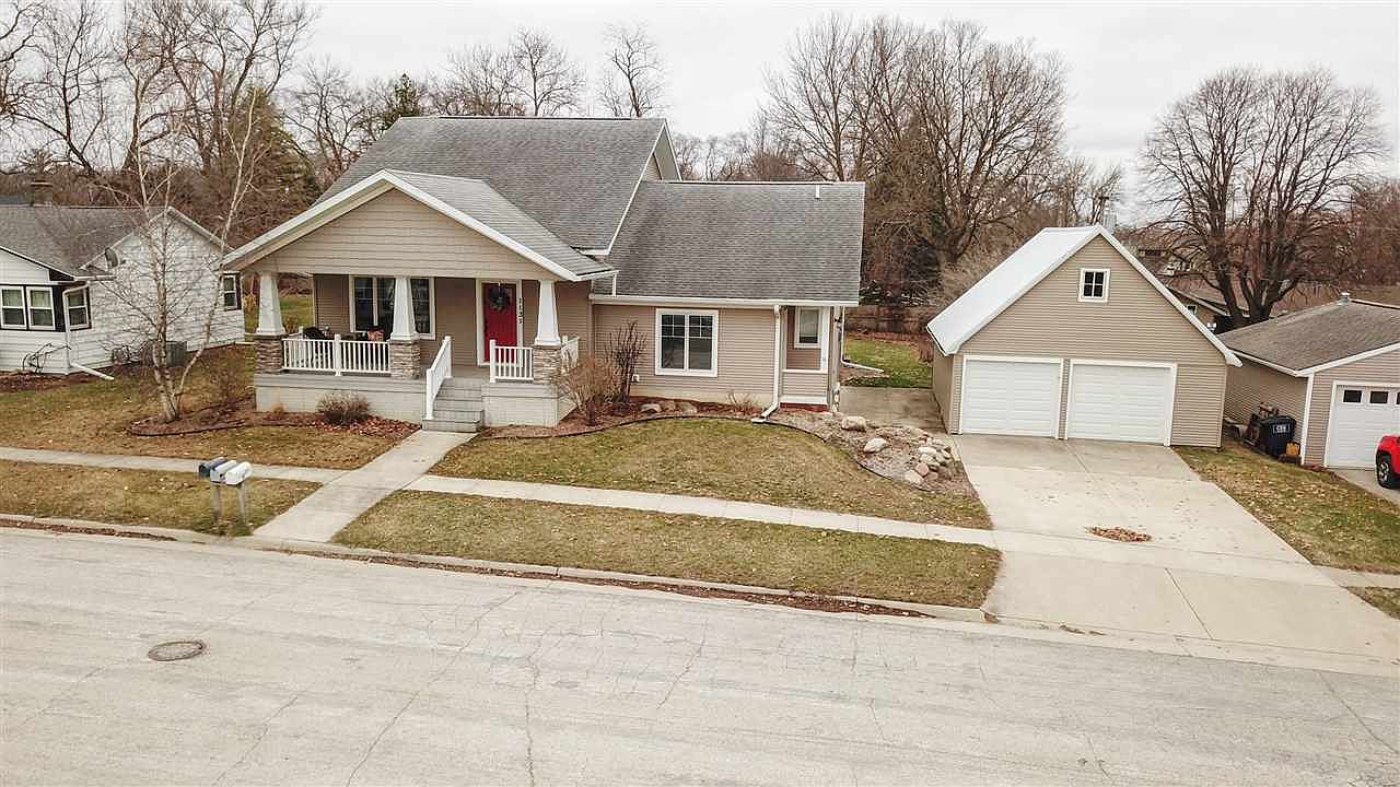 1131 Howard St, Aplington, IA 50604 Zillow