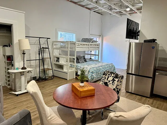 Studio, $3,300 — Photo 3